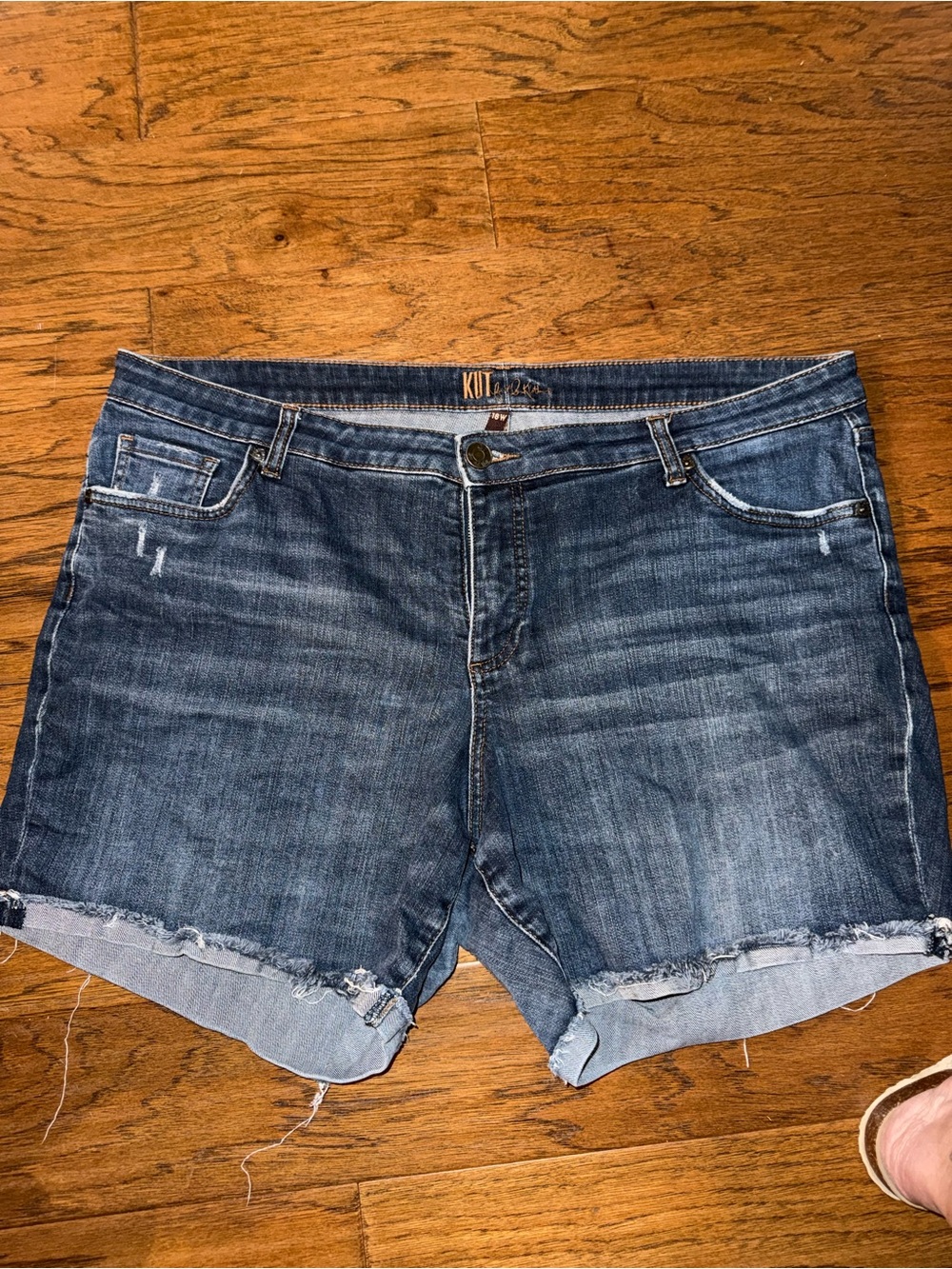 (18w) Kut from the Kloth Medium Blue Frayed Hem Denim Shorts